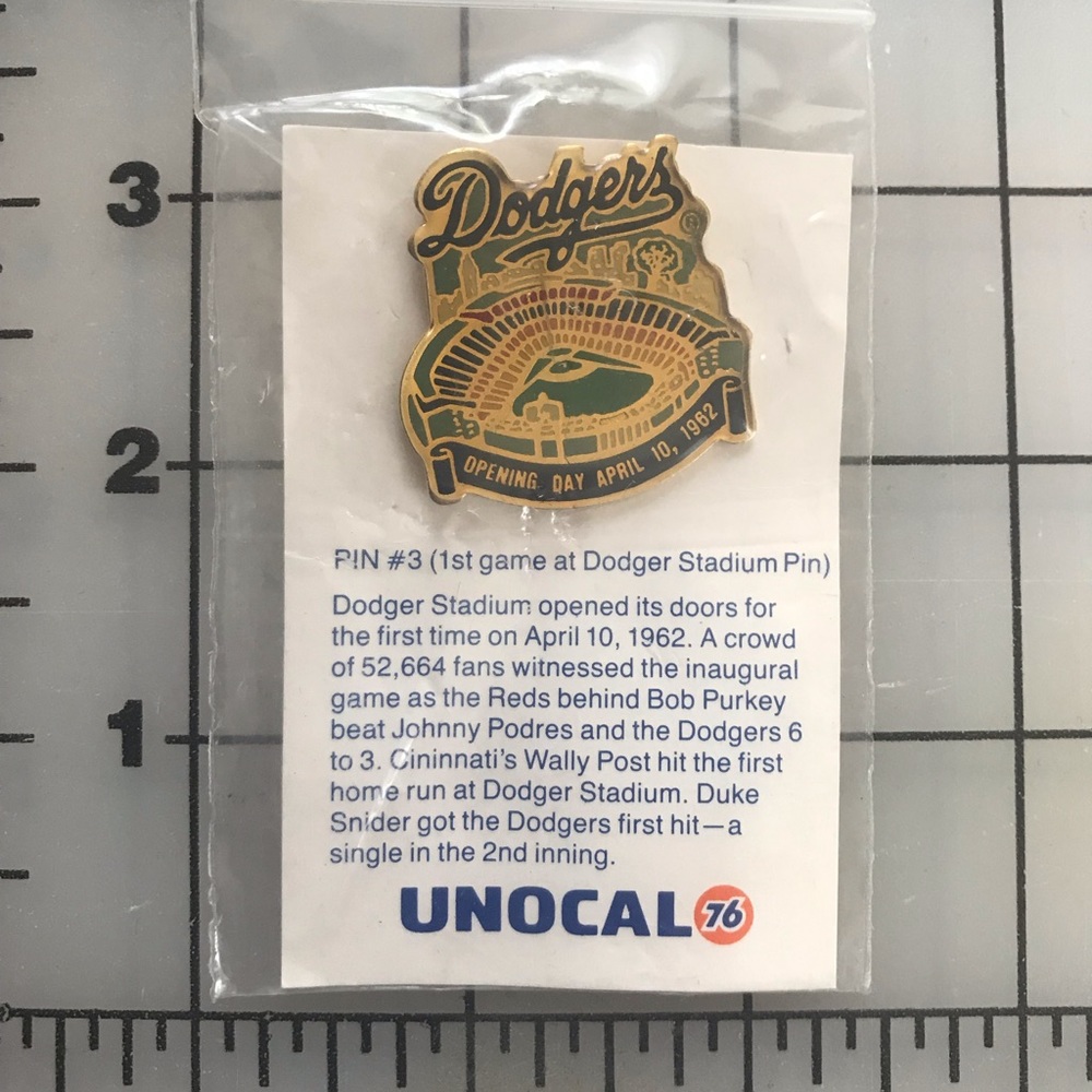 Dodger opening day April 10, 1962 Pin #3 unocal 76